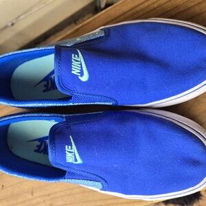 Nike Green and Blue Athletic Shoes with Slip-On Design